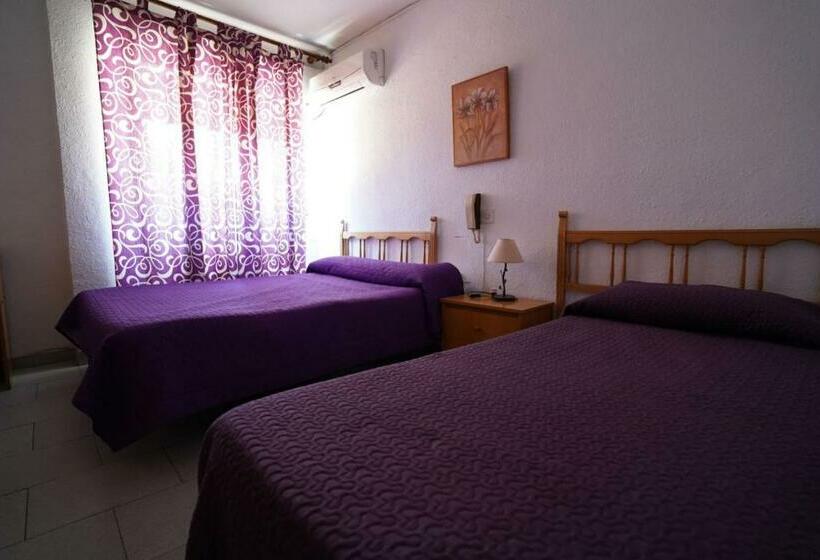 חדר סטנדרט לשלושה, Pension Restaurante Angel