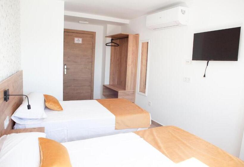 חדר סטנדרט לשלושה, Pension Restaurante Angel