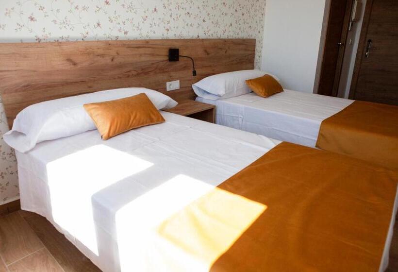 חדר סטנדרט לשלושה, Pension Restaurante Angel