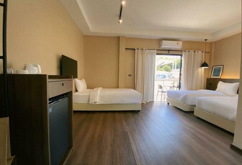 Трехместный Номер Стандарт с Балконом, Suncloud Hotel Koh Samet