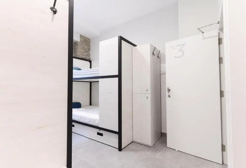 スタンダード4人部屋, Logunes