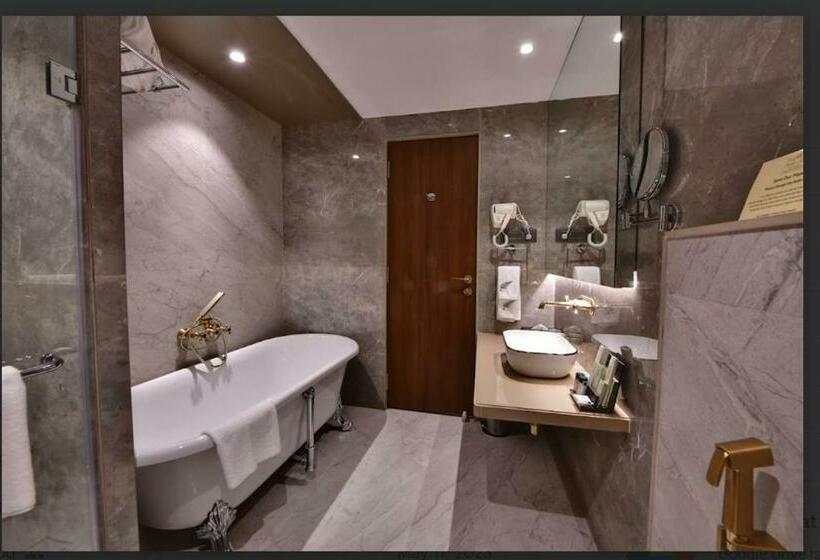 جناح, The Fern Shelter Resort Palghar