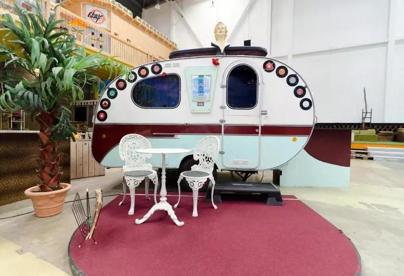 １ベッドルームハウス, Basecamp Bonn