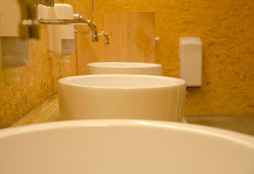 غرفة قياسية, Basecamp Bonn