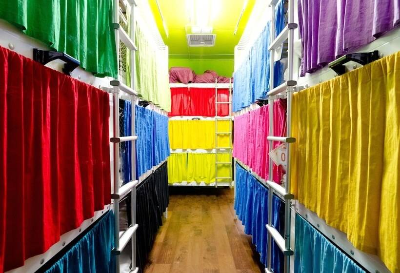 سرير فى غرفة مشتركه, Basecamp Bonn