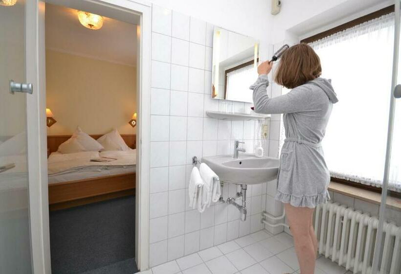 スーペリアールーム, Binz