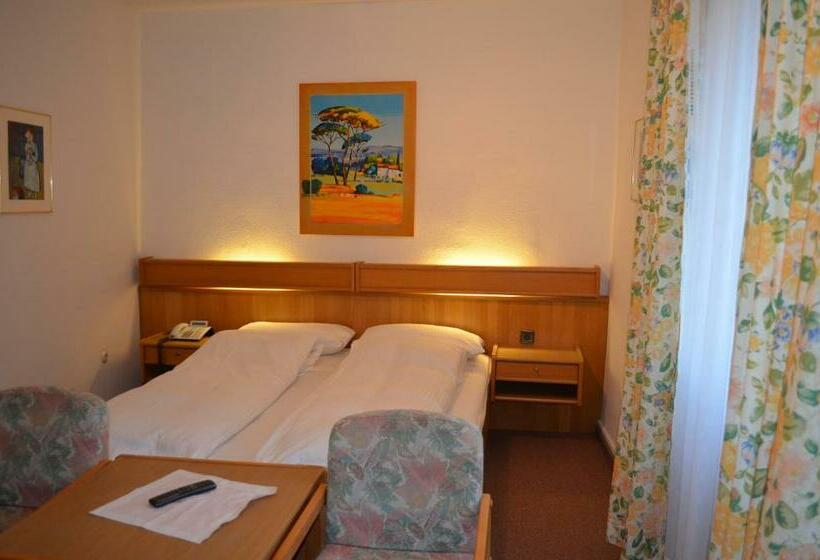 スタンダードルーム, Drei Schweizer