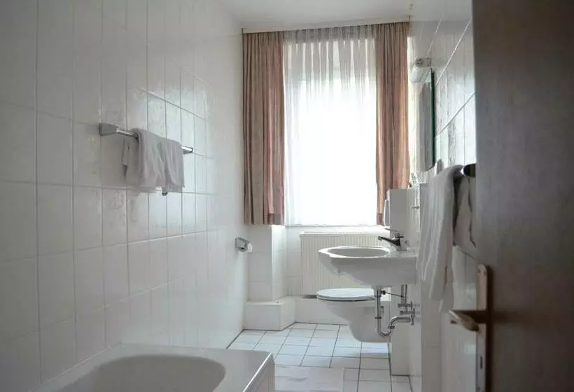Standard-huone, Drei Schweizer