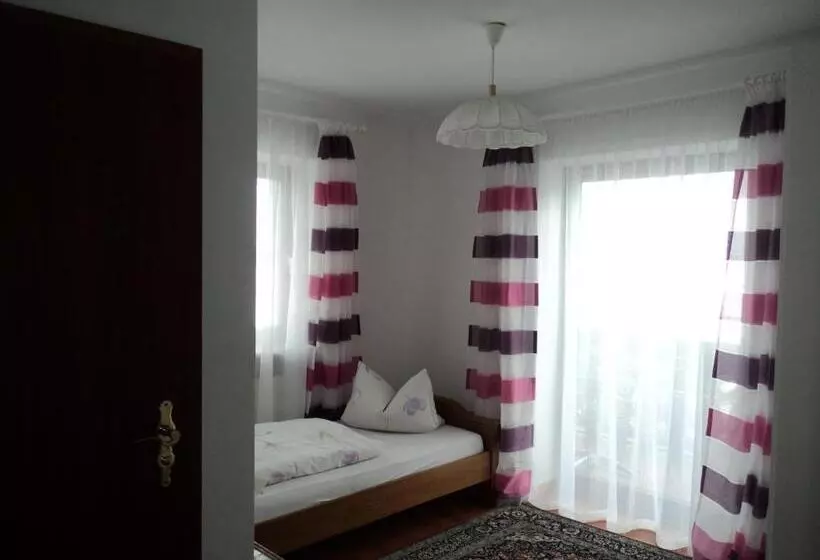 اتاق استاندارد یک نفره, Garni Demmel