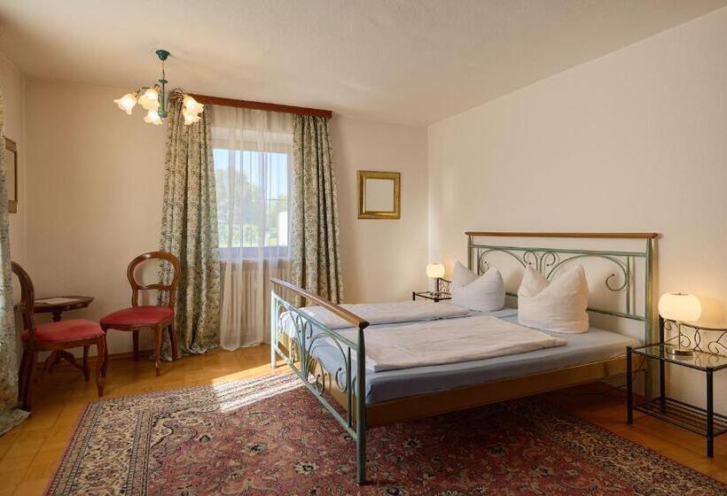 家庭间, Garni Demmel