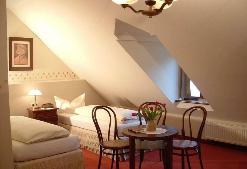 标准三人间, Und Gasthof Dreibeiniger Hund