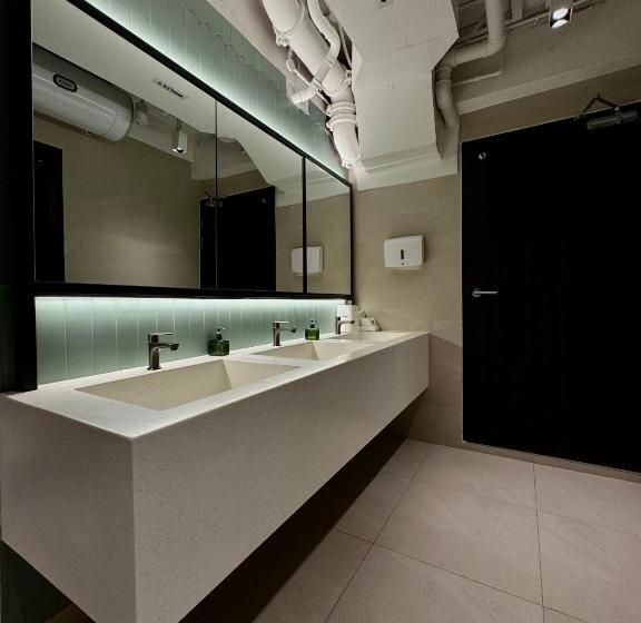 اتاق لوکس خانوادگی, Jyu Capsule