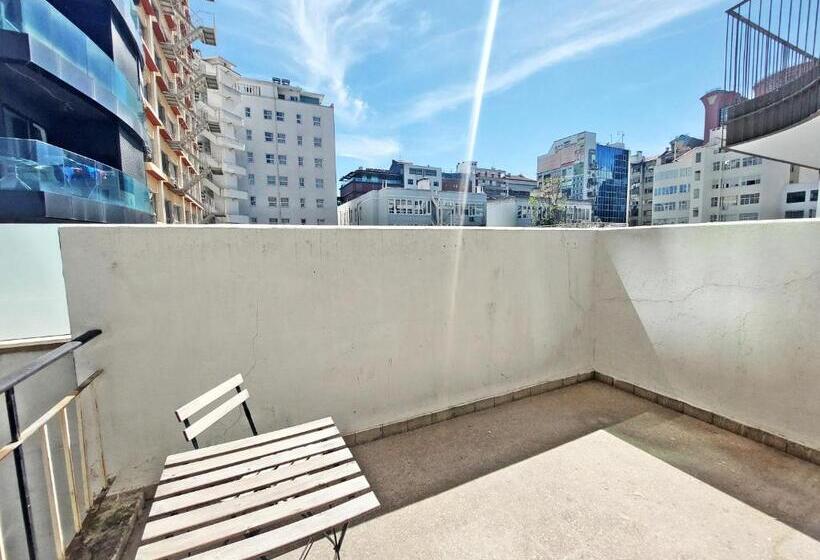 Cameră Triplă Standard, Obrigado Lisboa