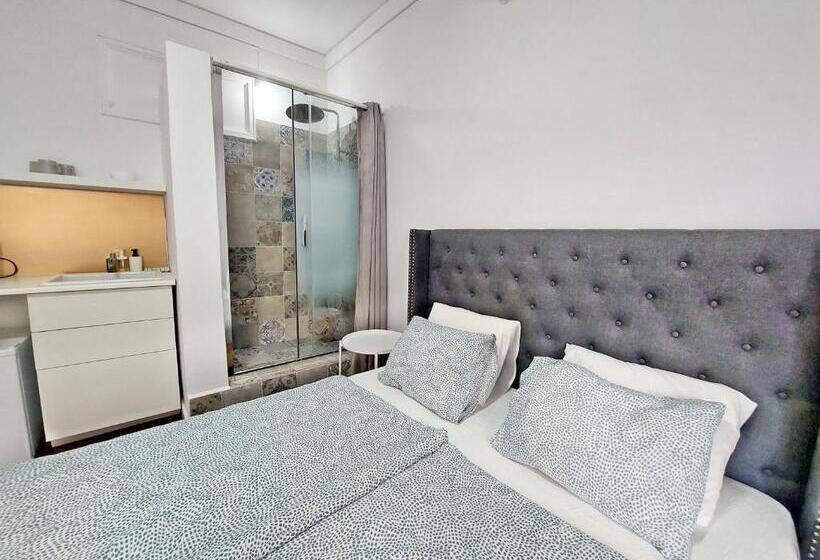 Cameră Triplă Standard, Obrigado Lisboa