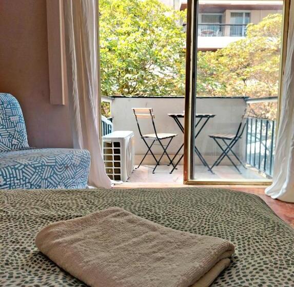 Cameră Triplă Standard, Obrigado Lisboa