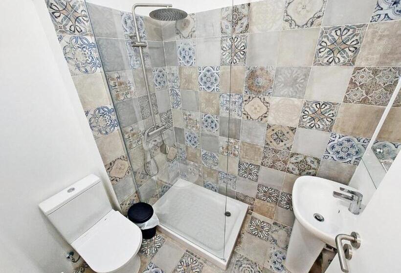 Cameră Cvadruplă Standard, Obrigado Lisboa