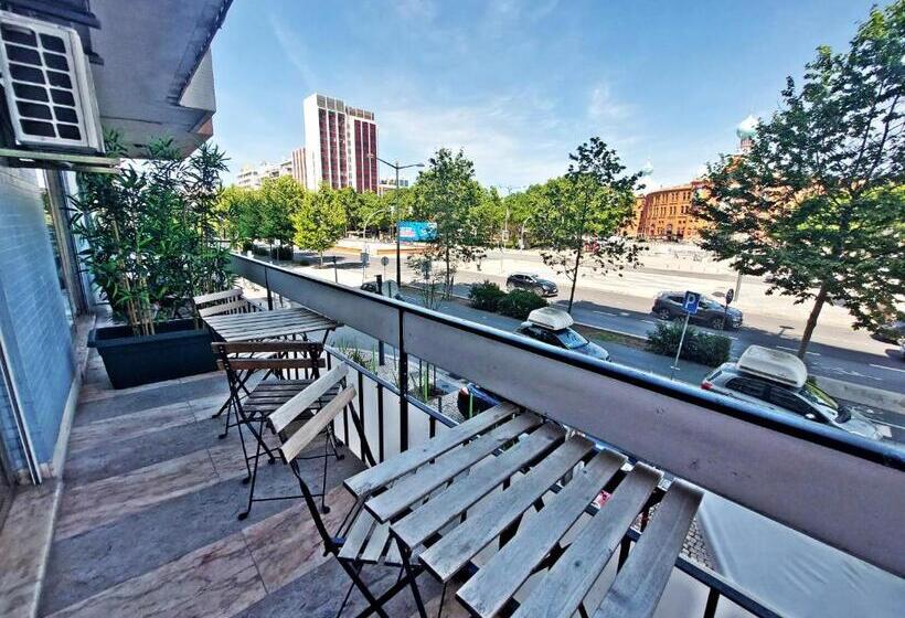 Cameră Cvadruplă Standard, Obrigado Lisboa