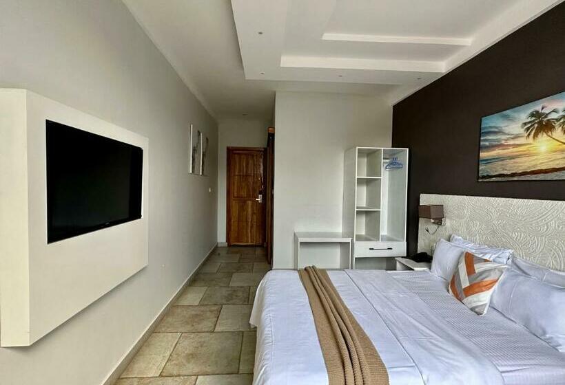 اتاق اکونومی, Yayo Masaki