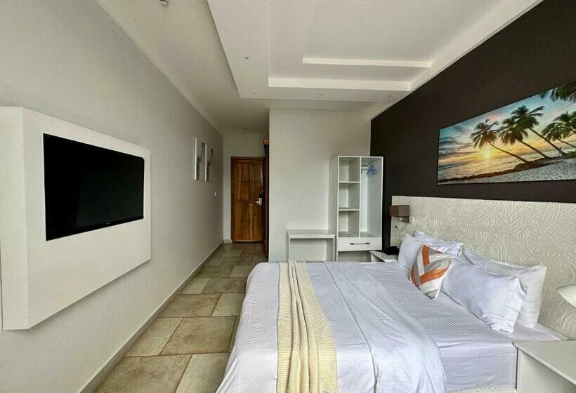 اتاق اکونومی, Yayo Masaki