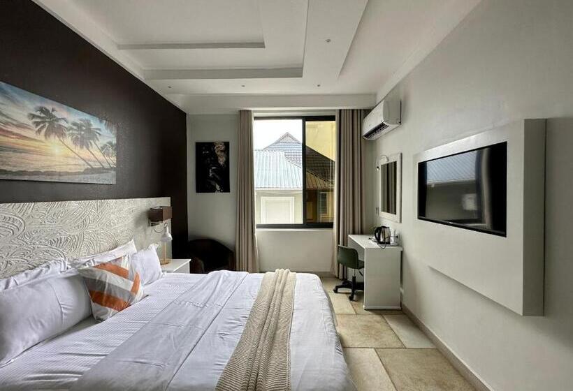 اتاق اکونومی, Yayo Masaki