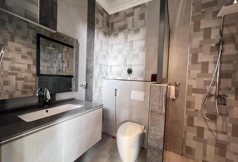 اتاق اکونومی, Yayo Masaki