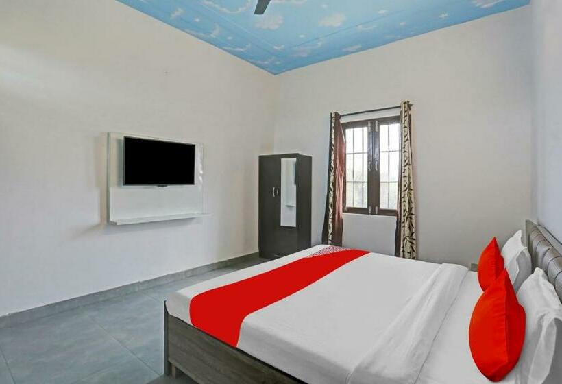 חדר קלאסי לשלושה, Oyo Sehgal Farms