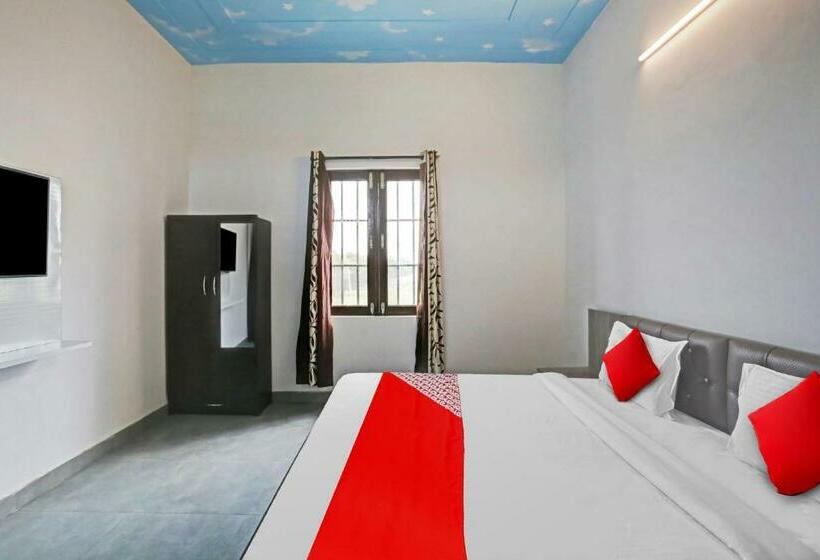 חדר קלאסי לשלושה, Oyo Sehgal Farms