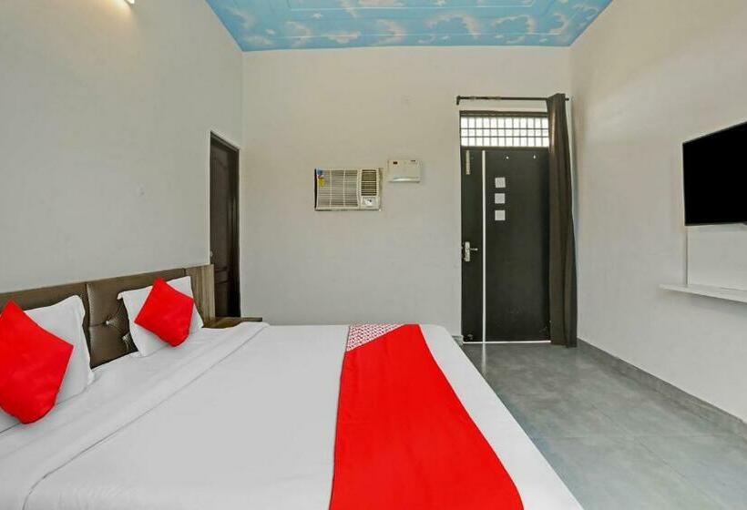 חדר קלאסי לשלושה, Oyo Sehgal Farms