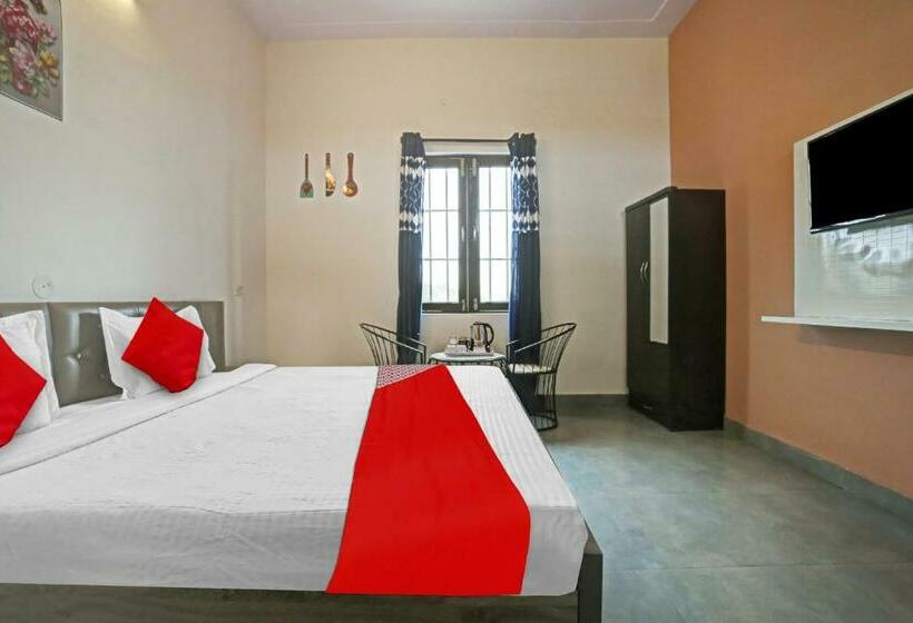 חדר קלאסי לשלושה, Oyo Sehgal Farms