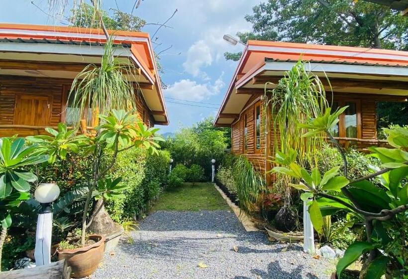 Deluxe Rum, ครัวบ้านไม้สัก โฮมสเตย์ เขาวงพระจันทร์ ลพบุรี