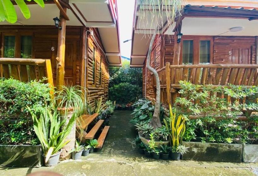 Deluxe Rum, ครัวบ้านไม้สัก โฮมสเตย์ เขาวงพระจันทร์ ลพบุรี