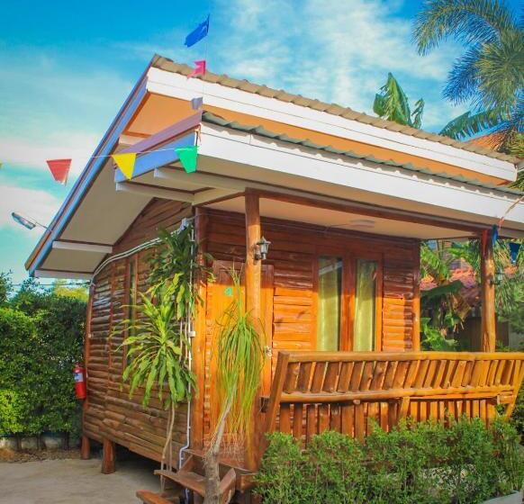 Deluxe Rum, ครัวบ้านไม้สัก โฮมสเตย์ เขาวงพระจันทร์ ลพบุรี