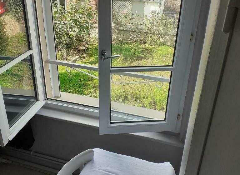 스탠다드 트리플 룸, Hôtel De Guise Sarl