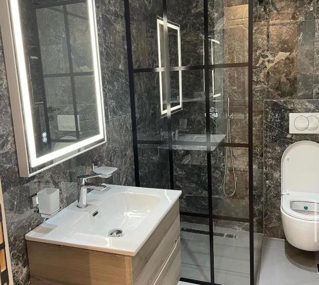 חדר סטנדרט לשלושה עם מרפסת, Lider