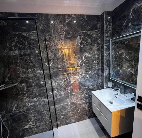 חדר סטנדרט לשלושה עם מרפסת, Lider