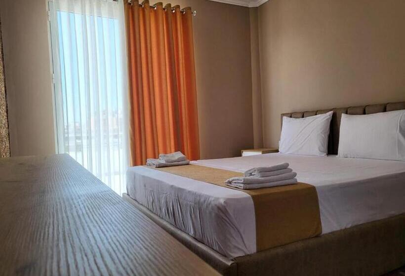 חדר סטנדרט לשלושה עם מרפסת, Lider