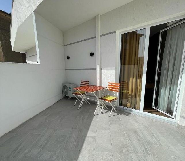 חדר לארבעה סטנדרטי עם מרפסת, Lider