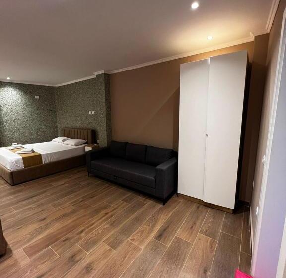 חדר לארבעה סטנדרטי עם מרפסת, Lider