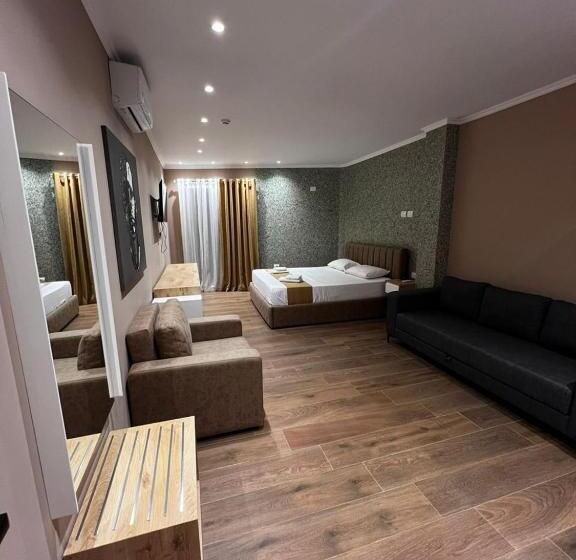 חדר לארבעה סטנדרטי עם מרפסת, Lider