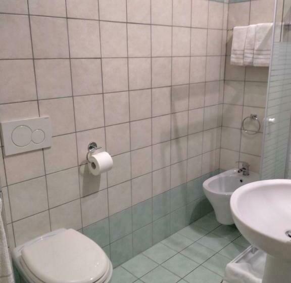 Pokój Czteroosobowy Standard, Affittacamere Da Maria Teresa