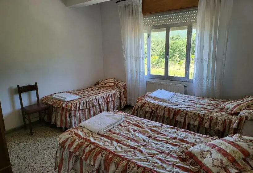 3-Bett-Standardzimmer, Hostal Barcelona