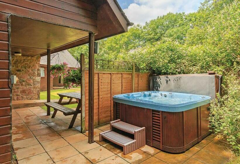 침실 2개 주택, Whipcott Water