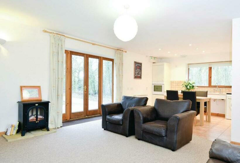 침실 2개 주택, Whipcott Water