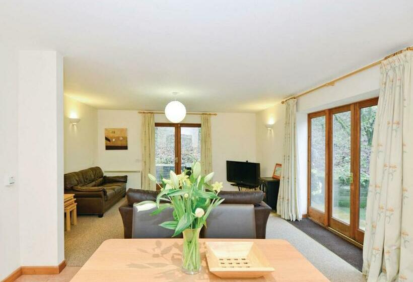 침실 2개 주택, Whipcott Water