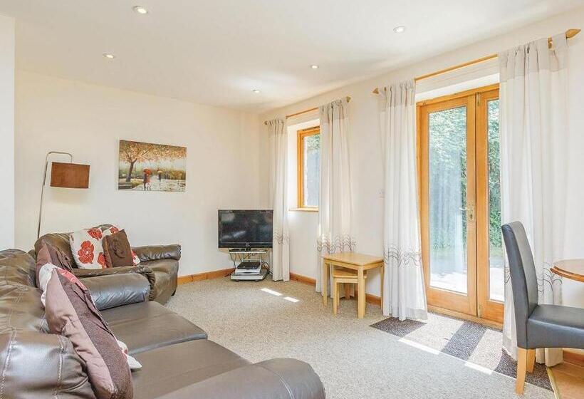 침실 2개 주택, Whipcott Water