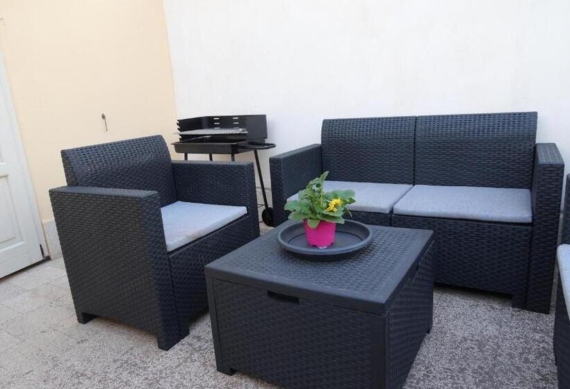 Apartamento 1 Dormitório com Terraço, Dal Commediante Apartment And Room