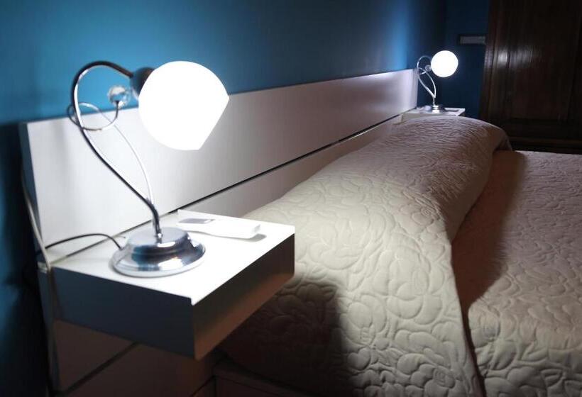 Quarto Estandar com Sacada, Dal Commediante Apartment And Room