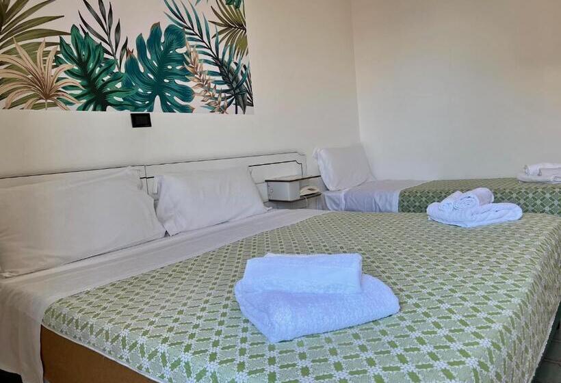 经济型三人房间, Tea Isola Dino   Hotel & Home   Praia A Mare