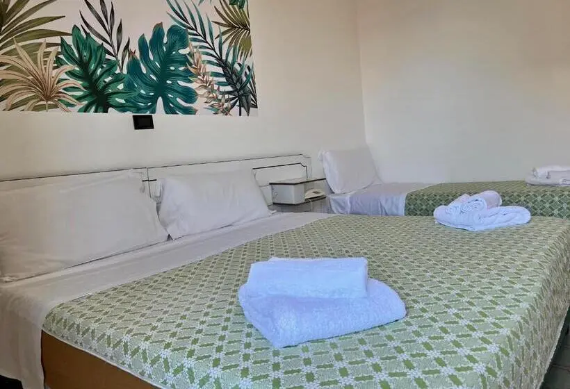 Economy Triple Room, Tea Isola Dino   Hotel & Home   Praia A Mare