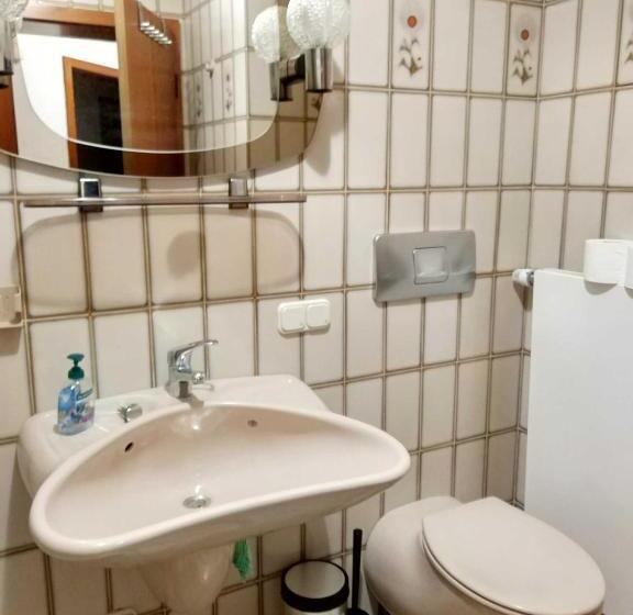 Апартаменты 1 Спальня Нижний Этаж, Sonnige Eg_wohnung Mit Garten Terr